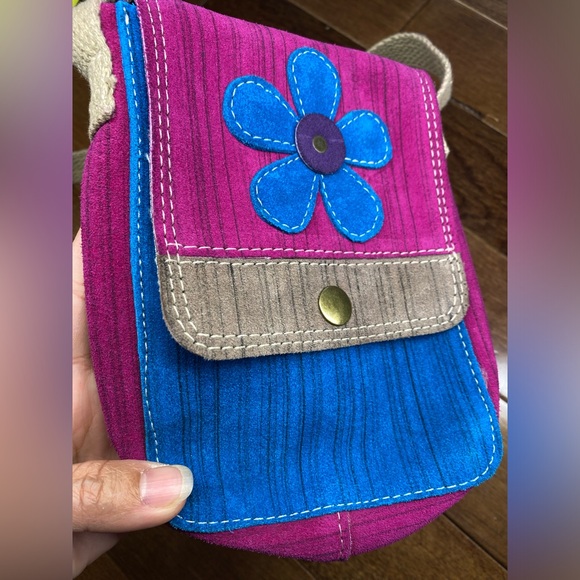 Small handmade suede crossbody bag in pink and blue. - Picture 5 of 10